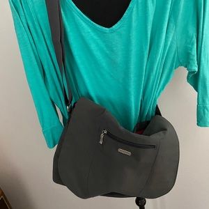 Baggallini neighborhood messenger classic collection bag